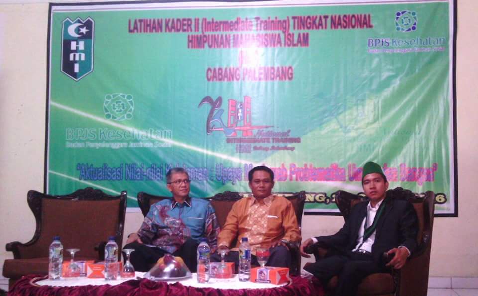 dr. Oni (Perwakilan BPJS), Solehun MPd (Ketua KAHMI Palembang), dan Ramdoni Saputra (Ketua Umum HMI Cab Palembang)