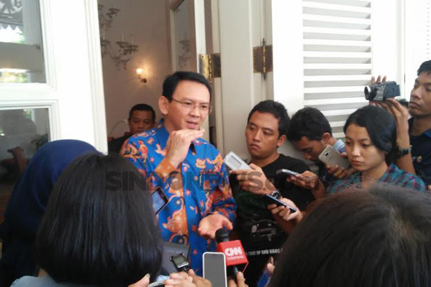 jakarta-dikepung-banjir-ahok-salahkan-rob-0EE