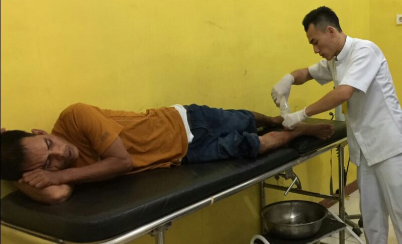 Tampak pelaku sedang dirawat akibat dihadiahi timah panas oleh Polisi