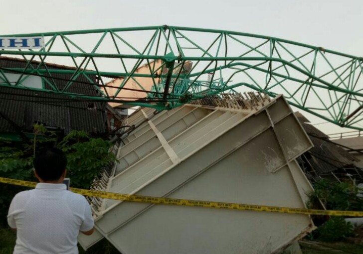 Crane LRT Jatuh